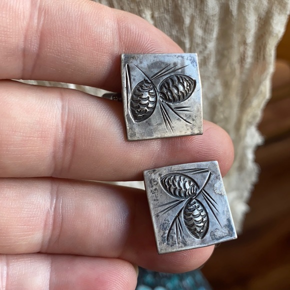 Vintage Stuart NYE sterling marked square pinecone design angled cuff links - Picture 2 of 8
